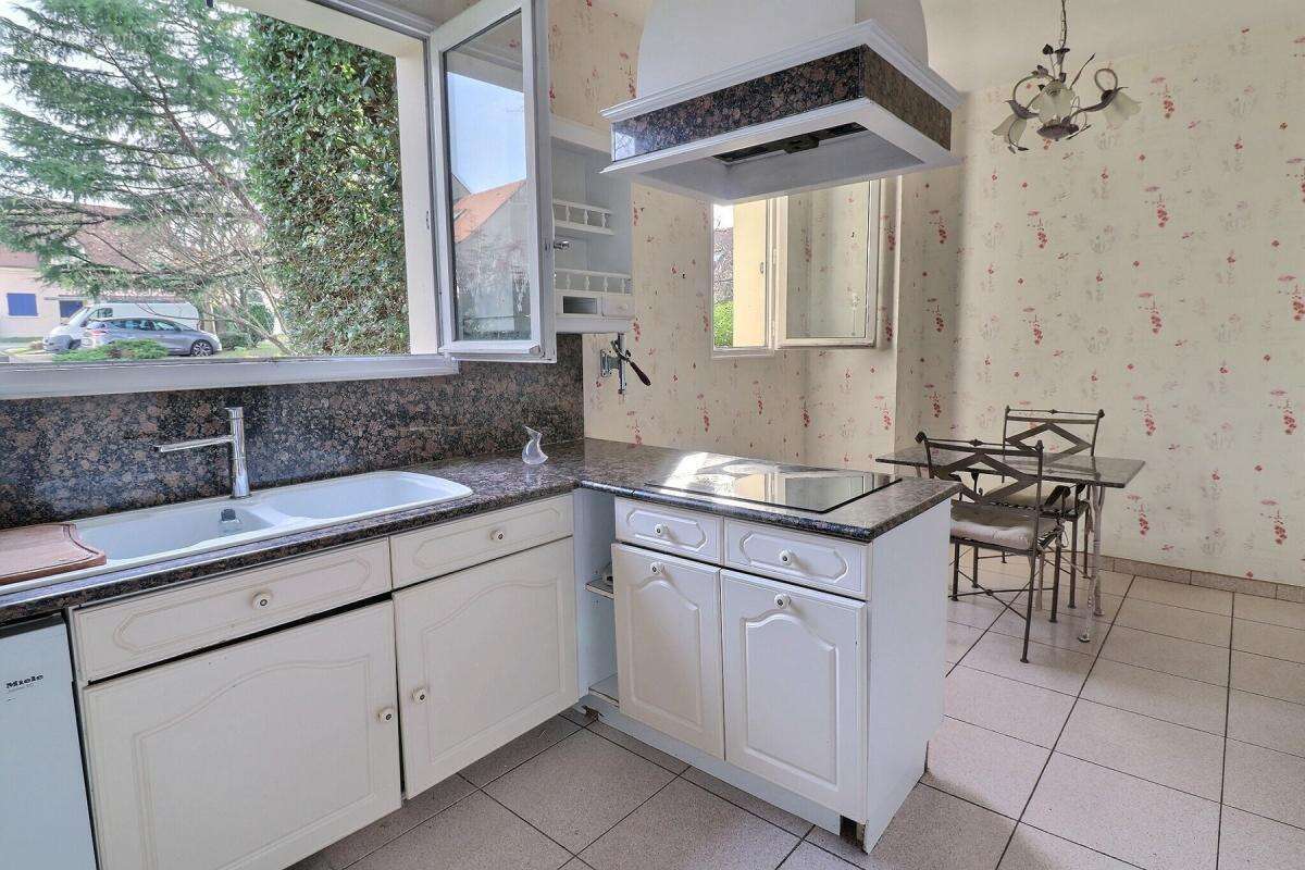 Maison à SAINT-NOM-LA-BRETECHE