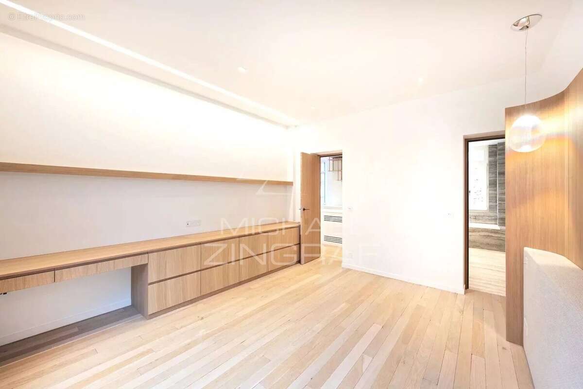 Appartement à PARIS-8E