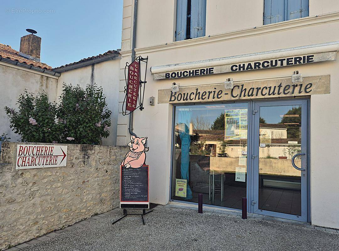 Commerce à SAINT-ROMAIN-DE-BENET