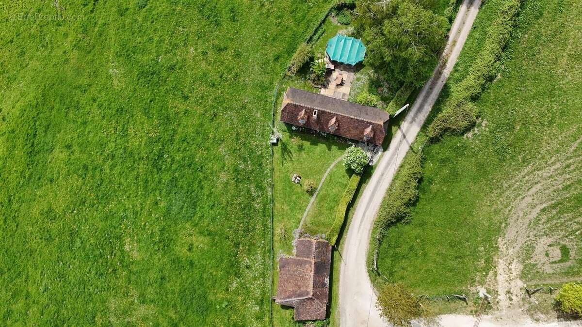 Maison à SAINT-GERVAIS-DES-SABLONS