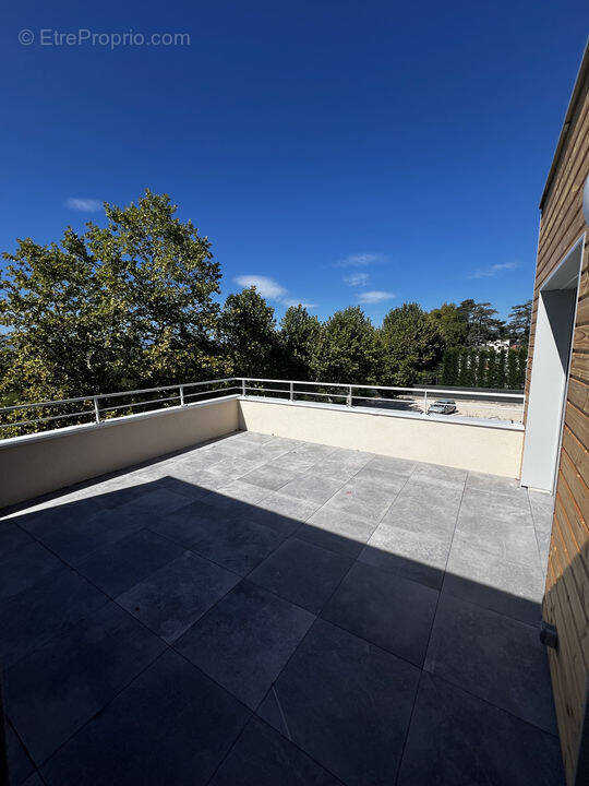 Appartement à VEAUCHE