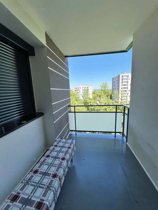 Appartement T4 lumineux avec balcon loggia   Immeuble rénové, sans vis-à-vis, cadre verdoyant   DPE : D - photo 2