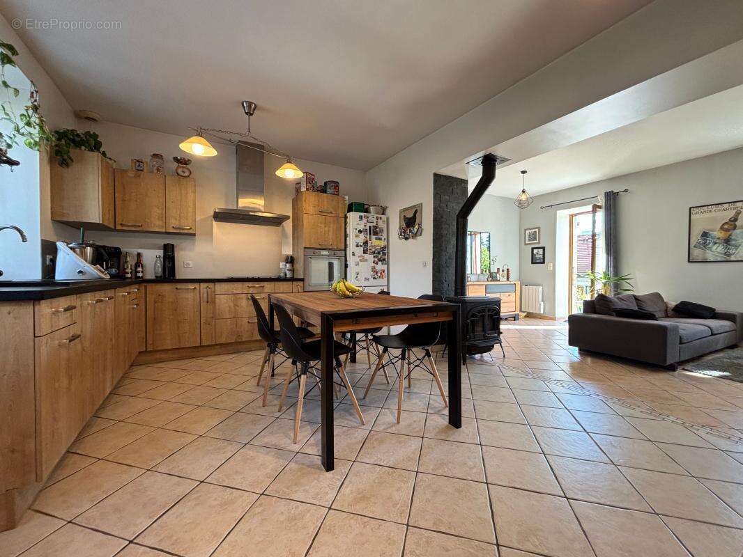 Maison T4 de 105 m² sur 824 m² de terrain - photo 3