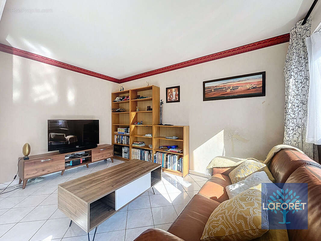 Appartement à CHILLY-MAZARIN