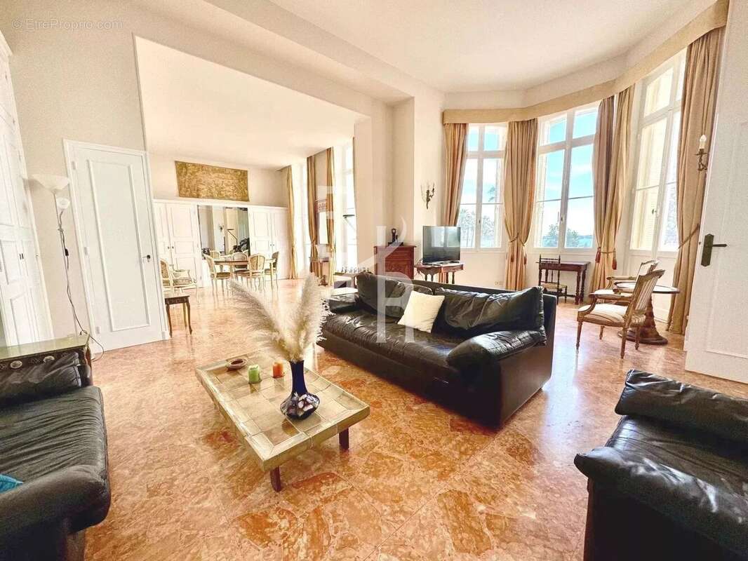 Appartement à VALLAURIS
