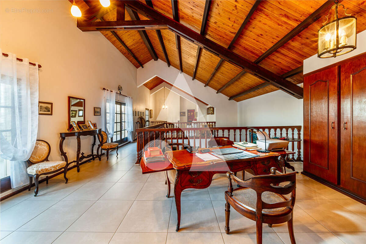 Magnifique propriété de prestige à 220 m d'altitude. - photo 9