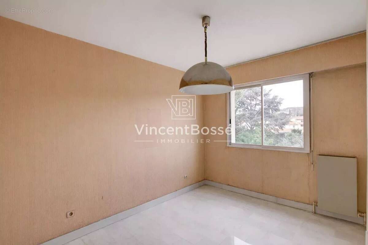 Appartement à SAINT-LAURENT-DU-VAR