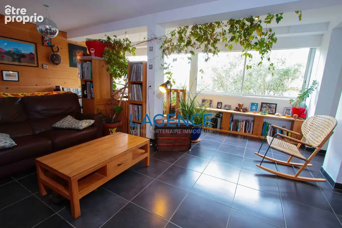 Appartement 5 pièces de 146m2 habitables  au premier et dernier étage avec 2 stationnements extérieur - photo 9