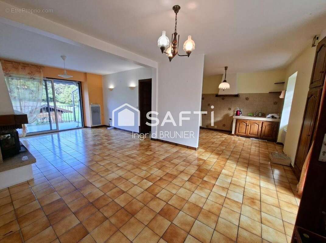 Maison 70 m² à Saint-Pierre-De-Curtille  - photo 3