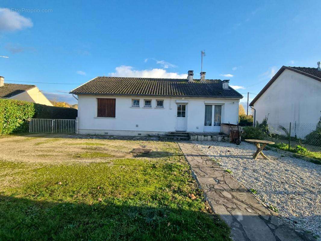 Maison à LES BORDES