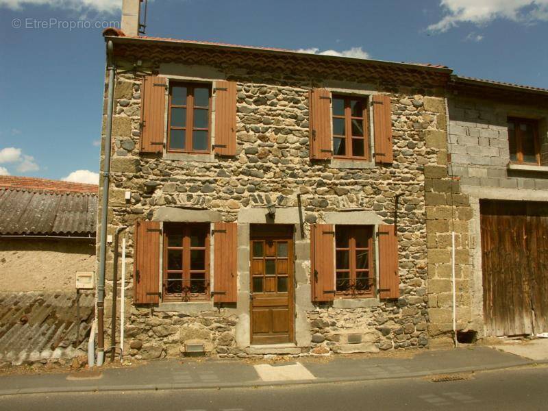 Maison à MAZEYRAT-D&#039;ALLIER