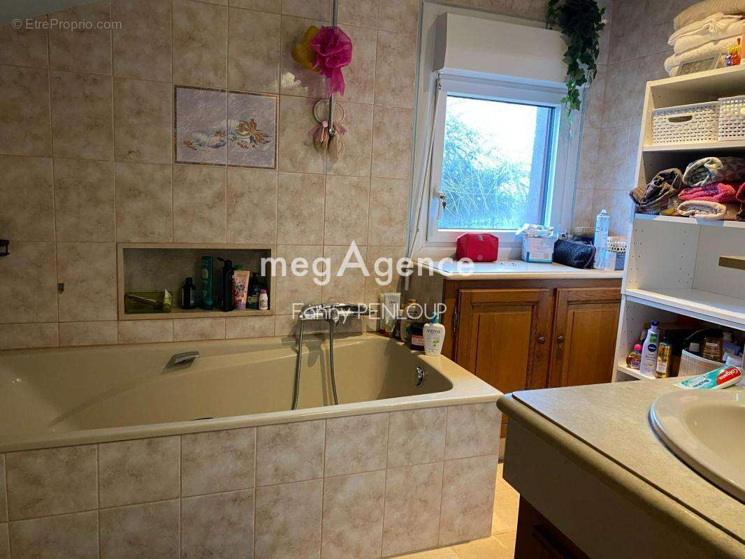 Maison à SAINT-HILAIRE-DU-HARCOUET