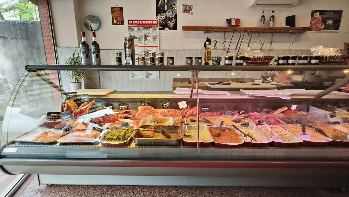 Commerce à SAINT-CHRISTOLY-DE-BLAYE