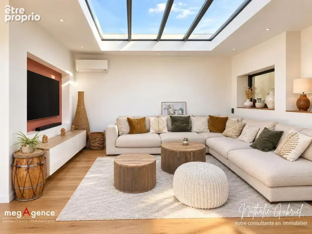 Un air de vacances à Angers avec cette villa de 6 chambres sur 203 m2 ! - photo 3