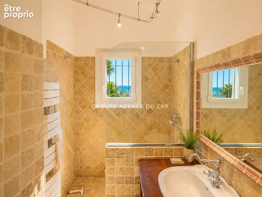 Villa à vendre avec 4 chambres et piscine à 100m des criques de saint-aygulf - photo 17
