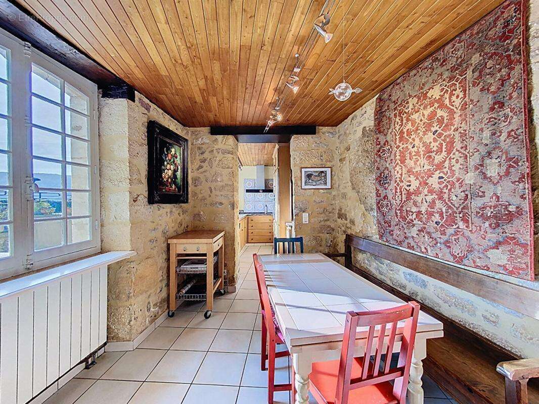 Maison à BEYNAC-ET-CAZENAC