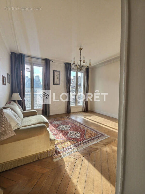 Appartement à NEUILLY-SUR-SEINE