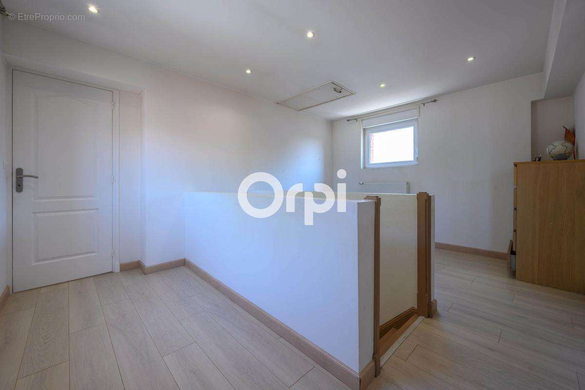 Maison 110m², Jardin, Stationnement - photo 9