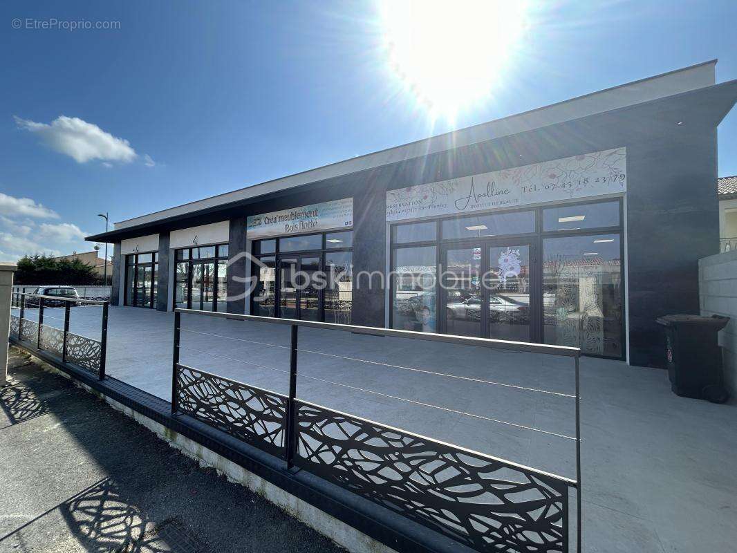 Lignan-sur-orb – ensemble commercial récent de 347 m² - photo 3