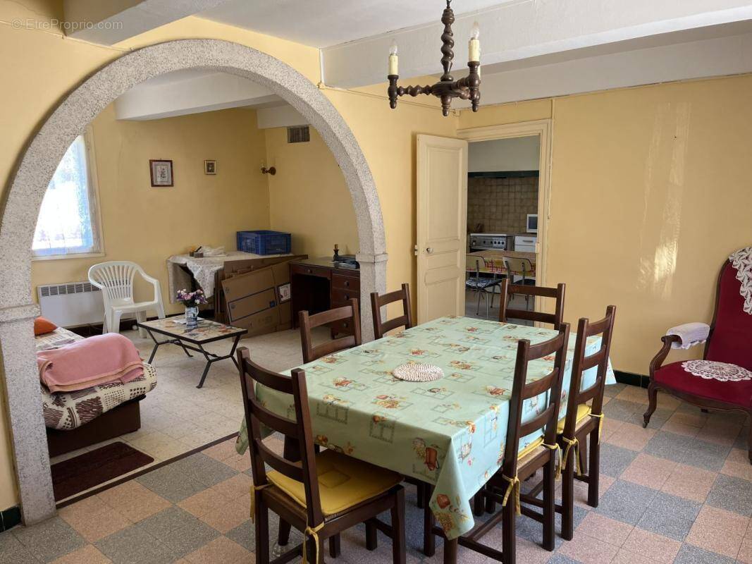 Maison à OUVEILLAN
