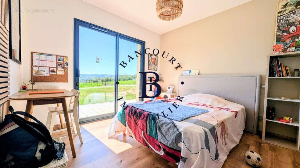 Maison à SAINT-PANTALEON-DE-LARCHE