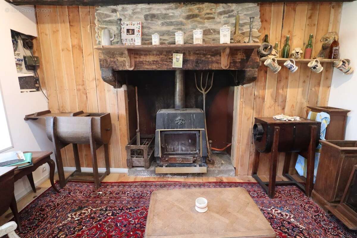 Maison à CLEDEN-POHER