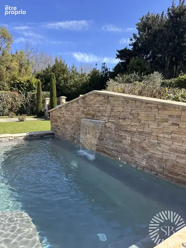Bastide familiale avec piscine et jacuzzi    jardin paysagé   à pied du centre à Noves - photo 7