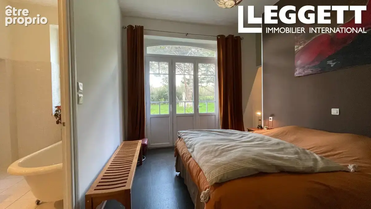Belle maison très spacieuse, implantée dans son joli parc clos et arborée de 4660 m2, tout près des plages - photo 6