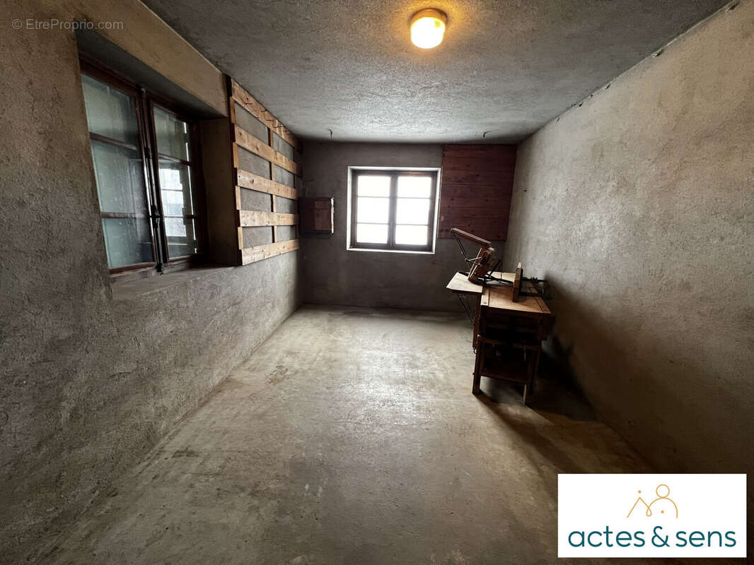 Maison à ALBIEZ-MONTROND