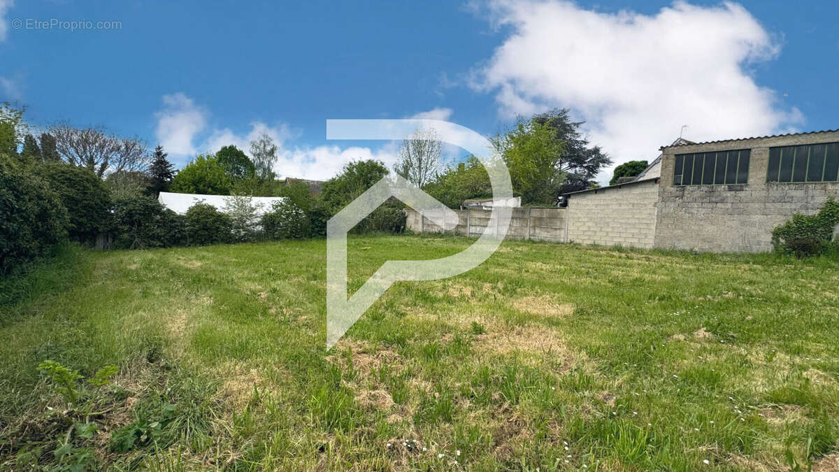 Terrain à ROUVRES