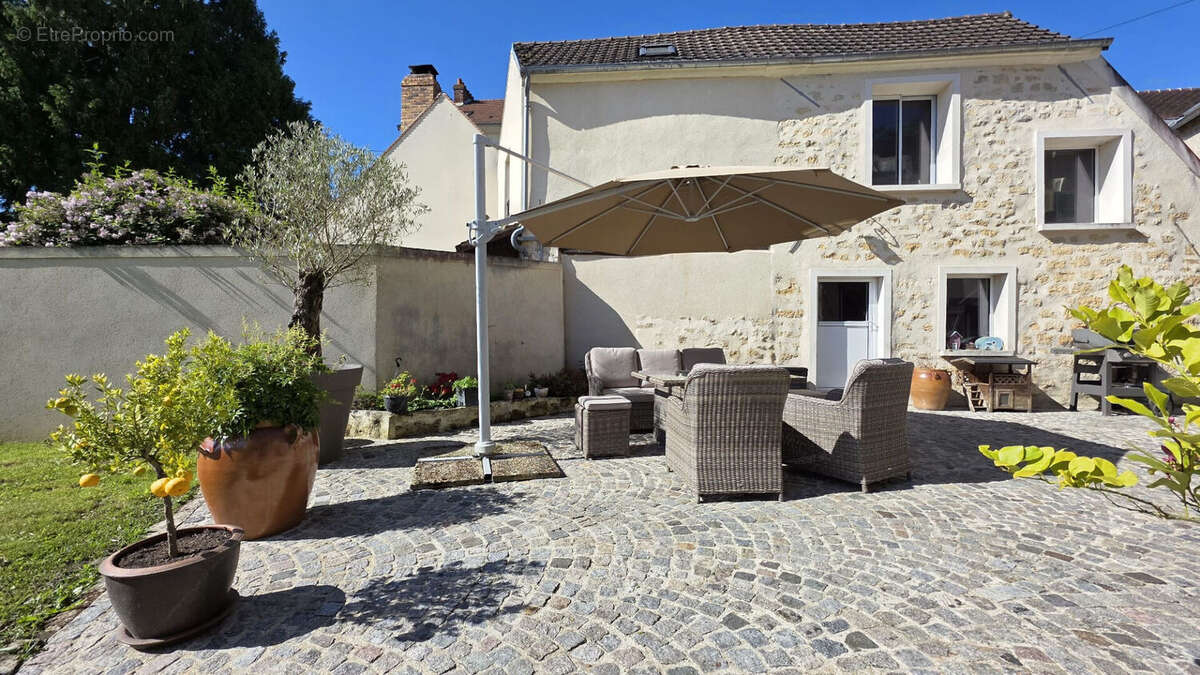 Longère rénovée de 175 m²  avec dépendances  - 887 m² - photo 16