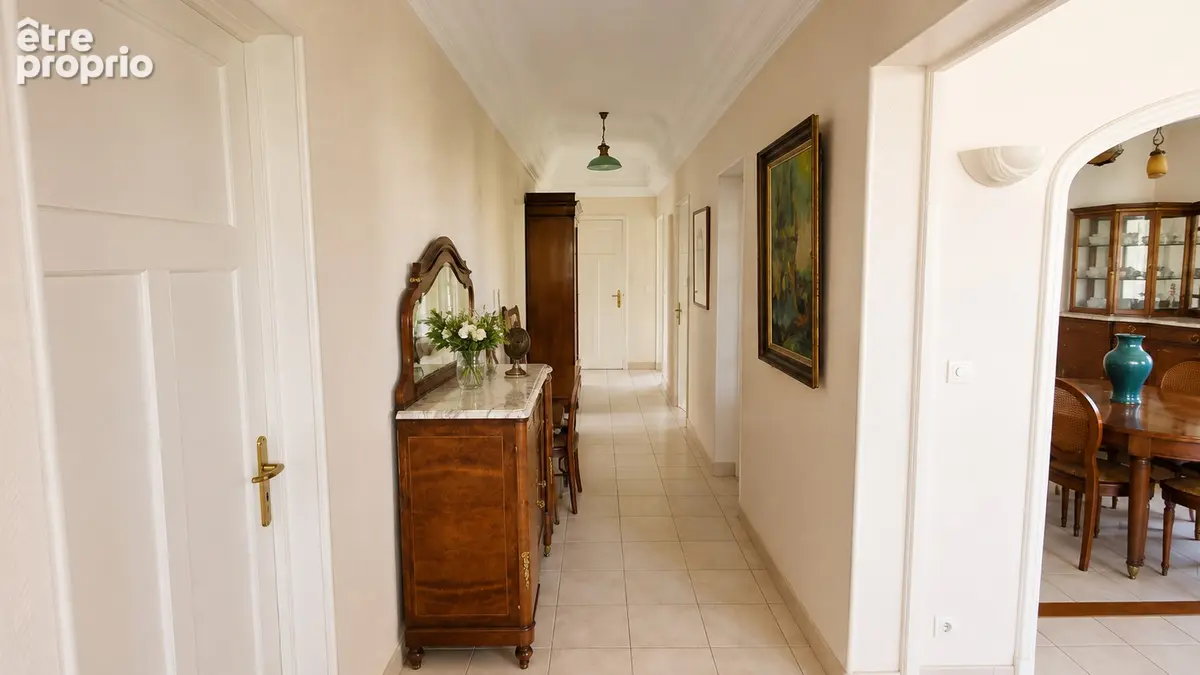MAISON-APPARTEMENT - LAVAL / AV. DES FLEURS - 96 m² - Jardin 214 m² - Esprit maison de caractère - photo 3