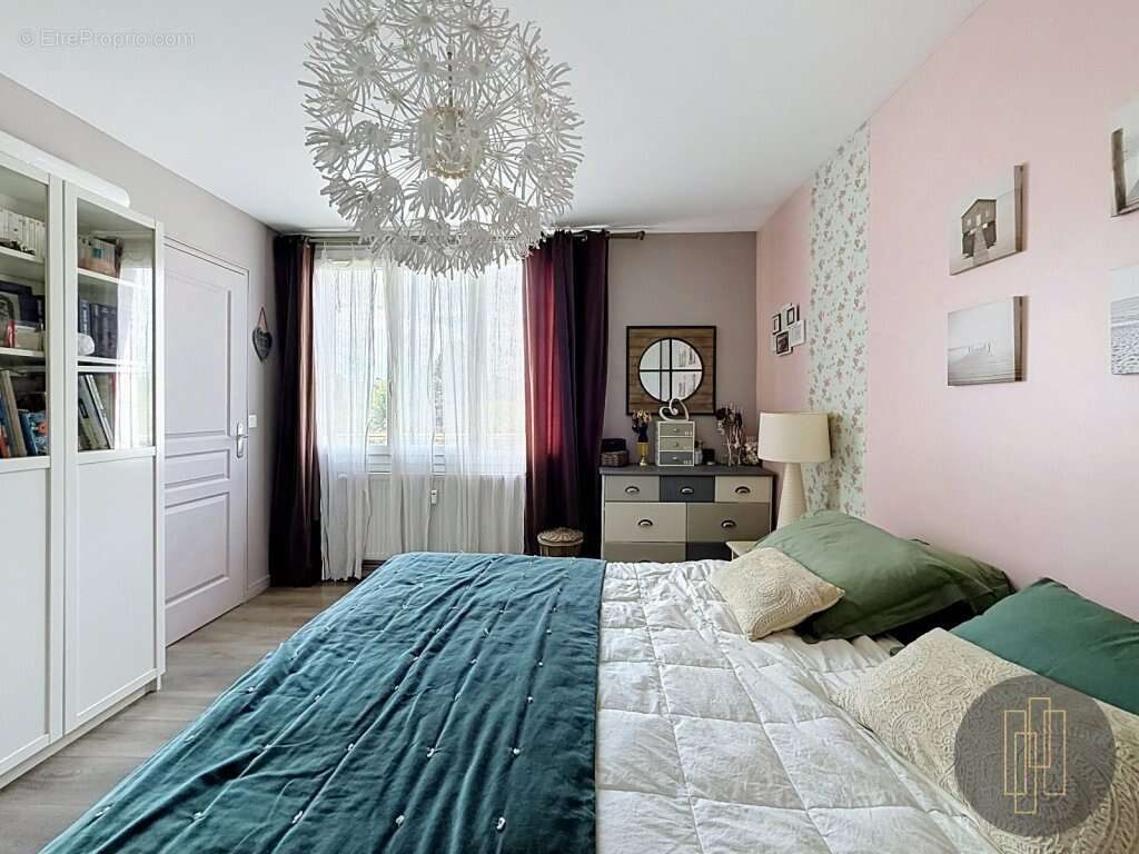 Exclusivité - Appartement 68.8 m², séjour double - 2 chambres - balcon cave et ascenseur - photo 5