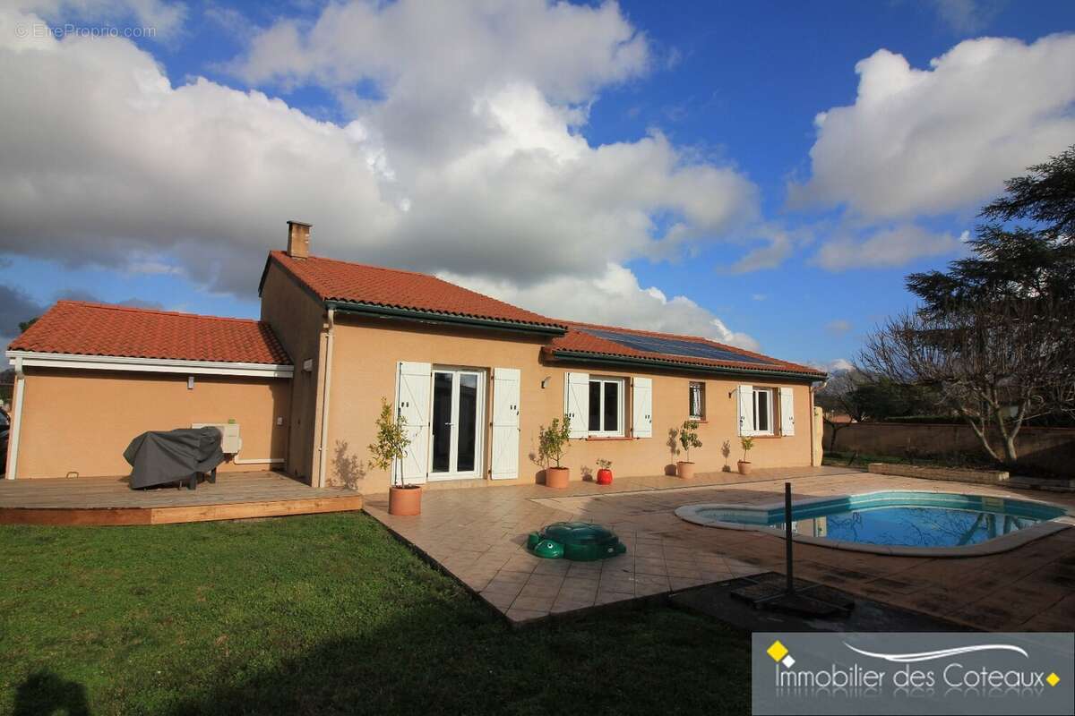 Maison à PINS-JUSTARET