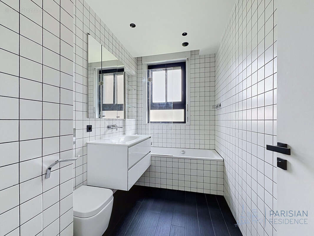 Appartement à PARIS-16E