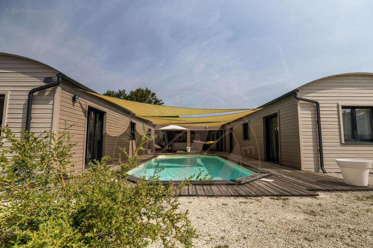 Saint-Pierre-du-Mont   Maison de caractère à ossature bois de mélèze avec patio, piscine et prestations de qua - photo 19