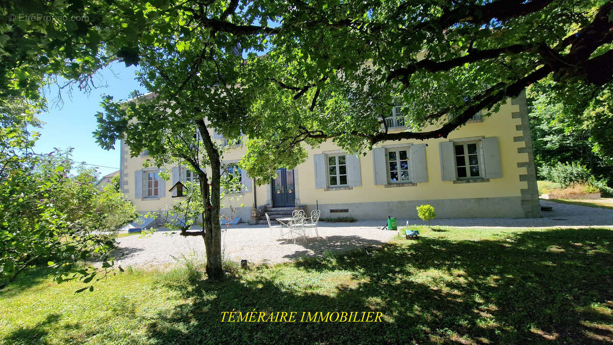 A 15 mn de Champagnole - Propriété du 18ème siècle de 570m2 - photo 4