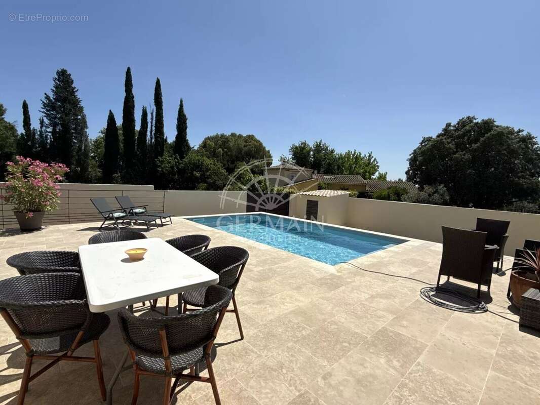 Maison à L'ISLE-SUR-LA-SORGUE