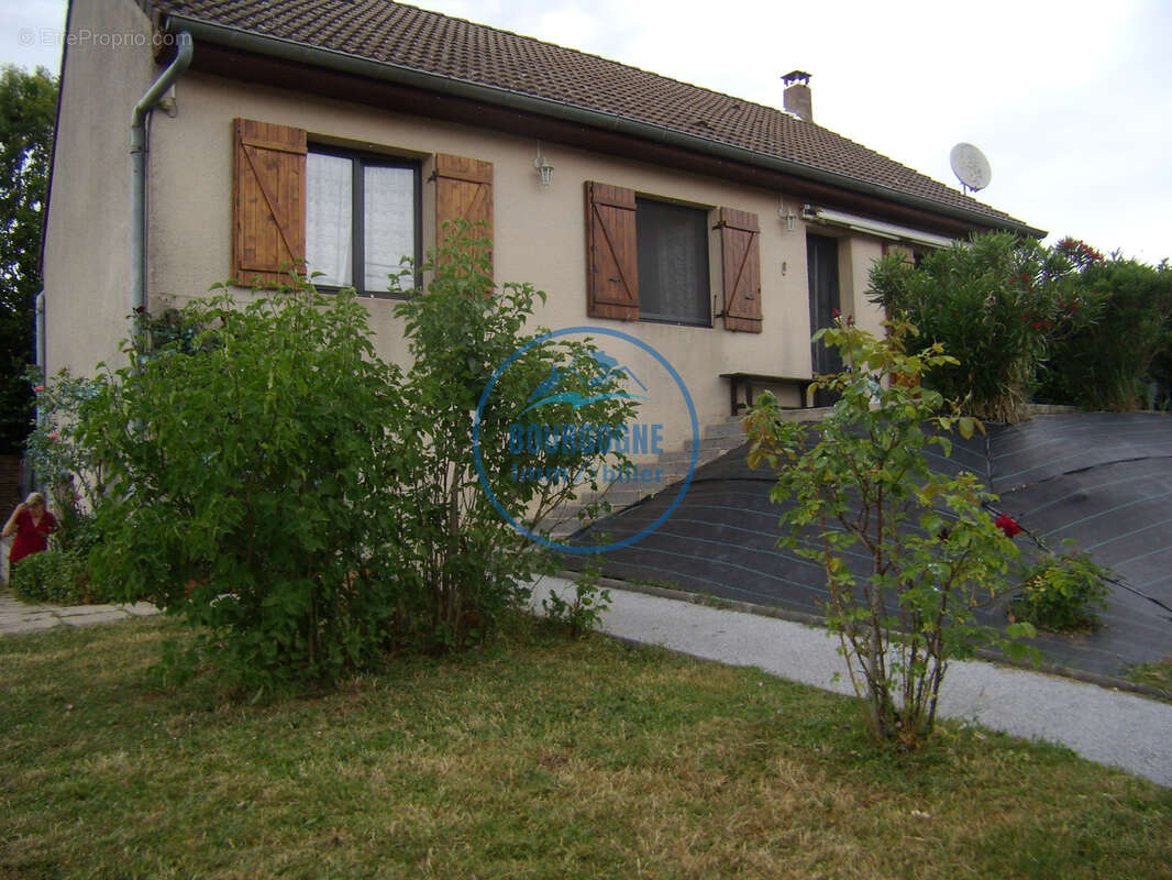 Maison à VARENNES-LE-GRAND