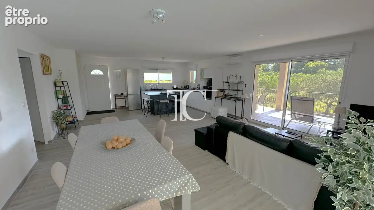 Villa de plain pied double garage et piscine - photo 7