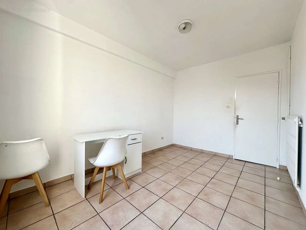 Appartement à CARROS