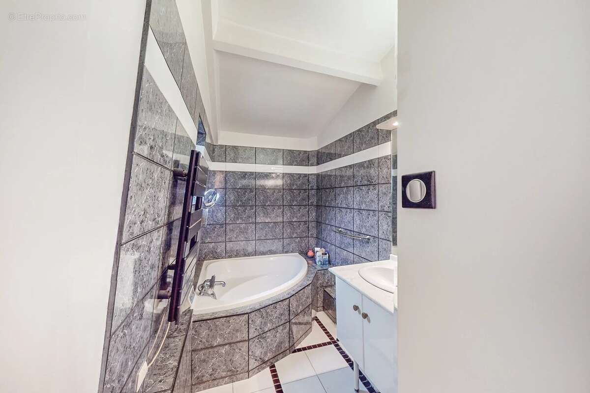 Maison à SAINT-MAUR-DES-FOSSES