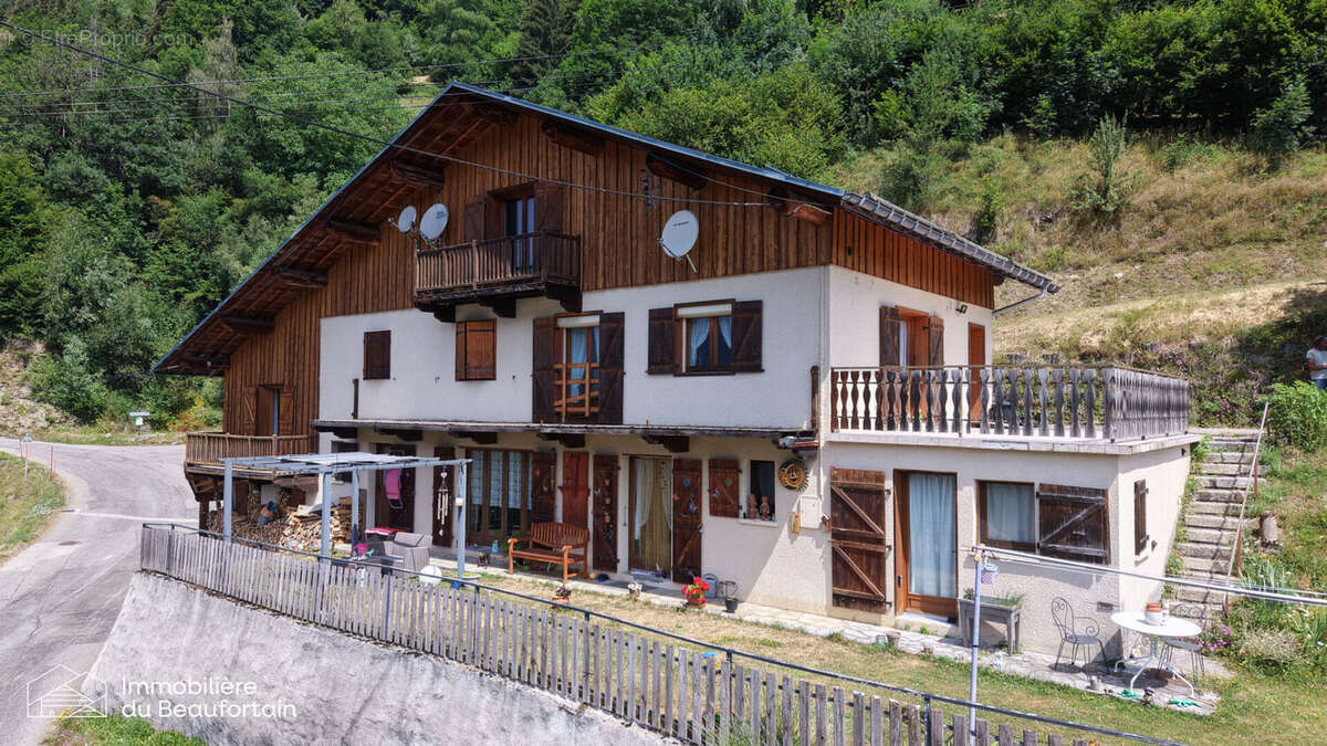 Chalet avec deux appartements indépendants et un grenier aménageable. - photo 10