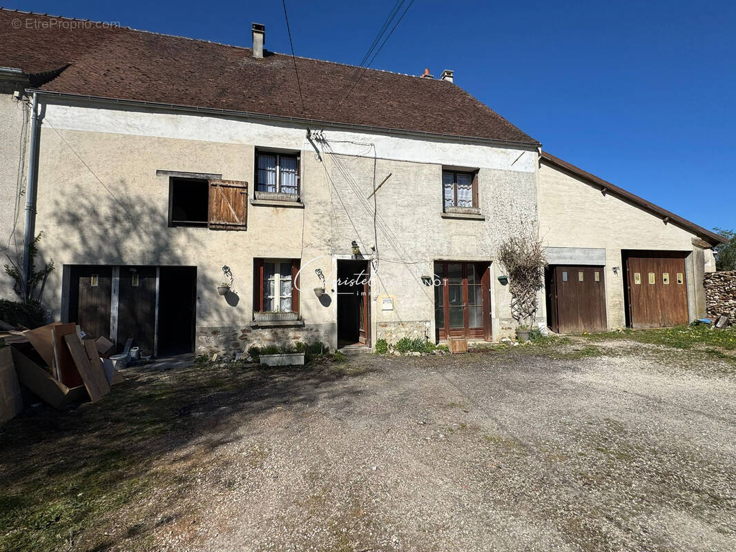 Maison à COUTEVROULT