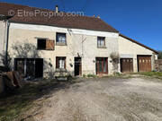 Maison à COUTEVROULT