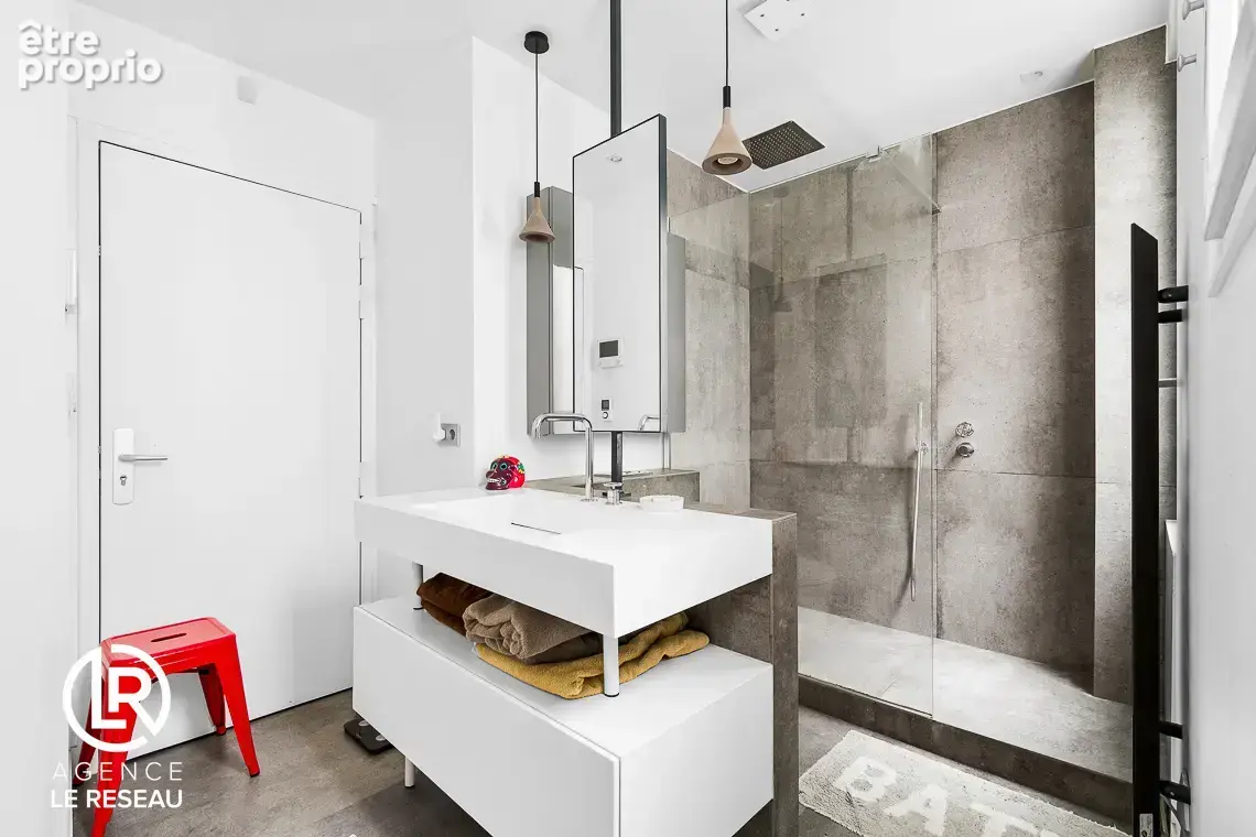 Appartement familial et lumineux en parfait état au dernier étage situé dans le quartier Charles Laffitte - photo 16