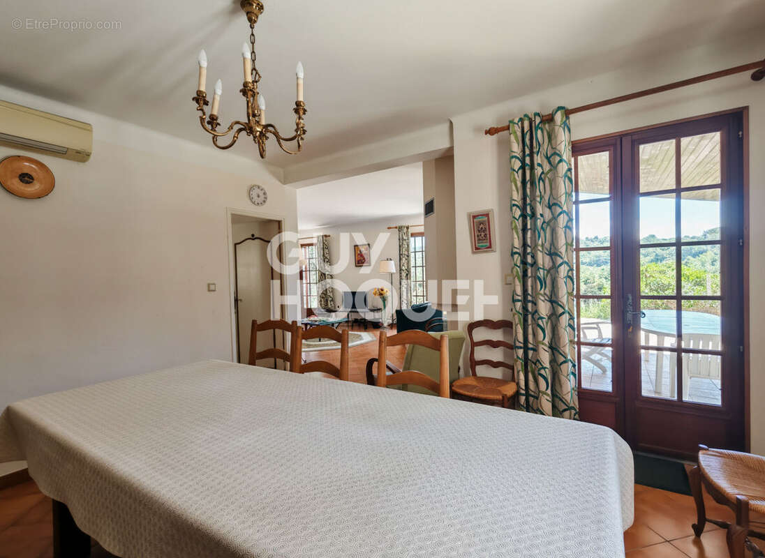 Maison BEAUMES-DE-VENISE - 200 m² habitables - R+1 - Piscine, Garage, Terrasse, Atelier - photo 7