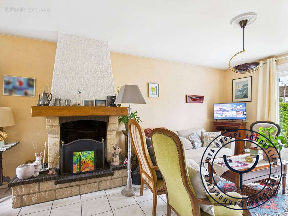 Maison à LA CHAPELLE-SAINT-LUC