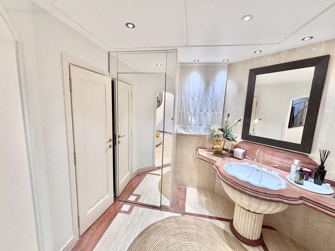 Mougins vieux village villa individuelle t7 au calme 600m2 parc de 7770m2 piscine tennis - photo 18