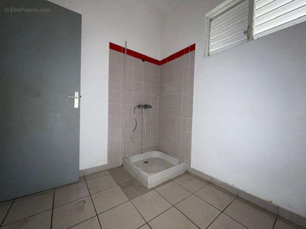 A VENDRE : Studio Fort-de-France (97200) - photo 6